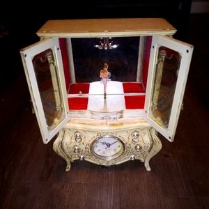 Jewelry music box with ballerina